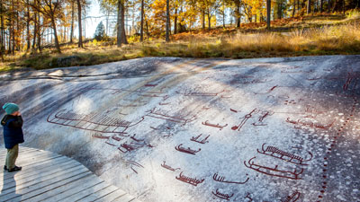 Felszeichnungen aus der Bronzezeit im Vitlycke Museum bei Tanumshede in der Gemeinde Tanum an der Küste von Bohuslän in Westschweden