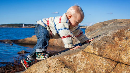 Kind beim Spielen in Göteborg