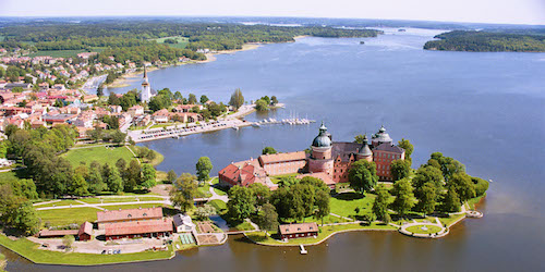 Mariefred und Schloss Gripsholm im Stockholmer Umland